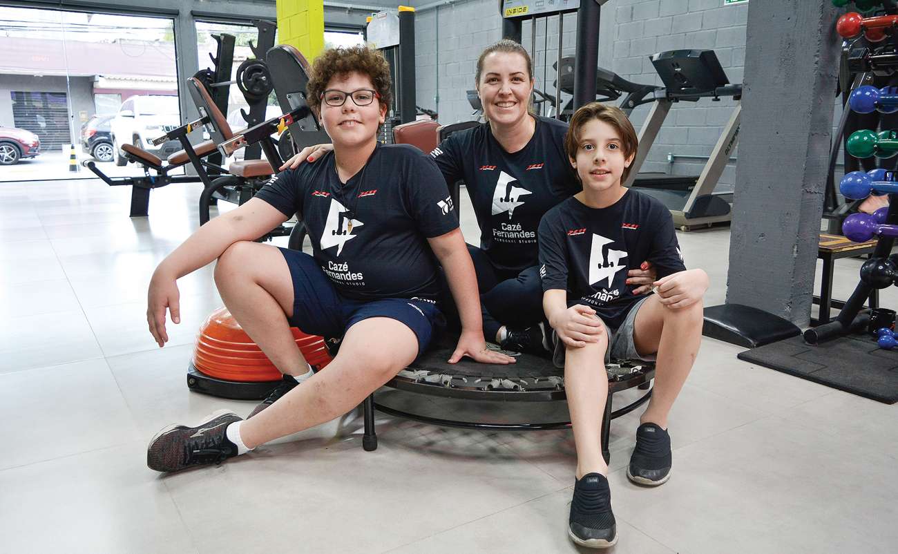 Sara Barros com os filhos Rafael e Arthur no studio