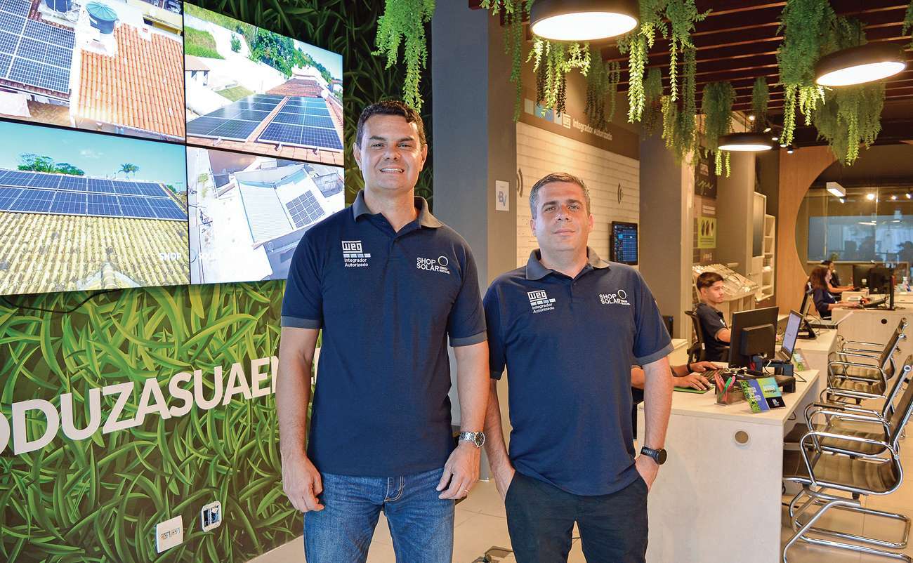 Anílson Araújo e Augusto Frossard, sócios-proprietários da Shop Solar, são clintes da Italínea tanto nos projetos corporativos quanto nos projetos das suas residências
