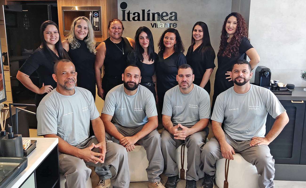 A equipe da loja da Italínea em Cabo Frio