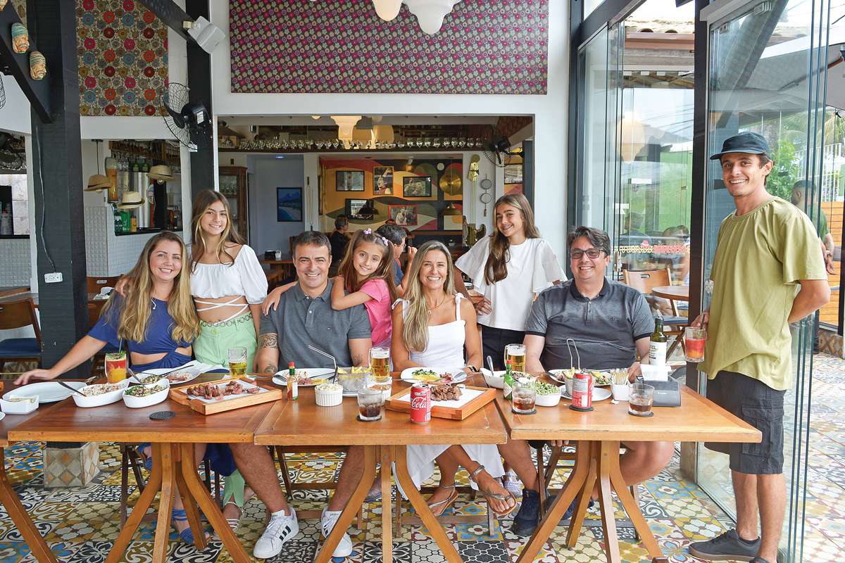 Família de Diego Amaral no Benedito Bar e Grill em Macaé