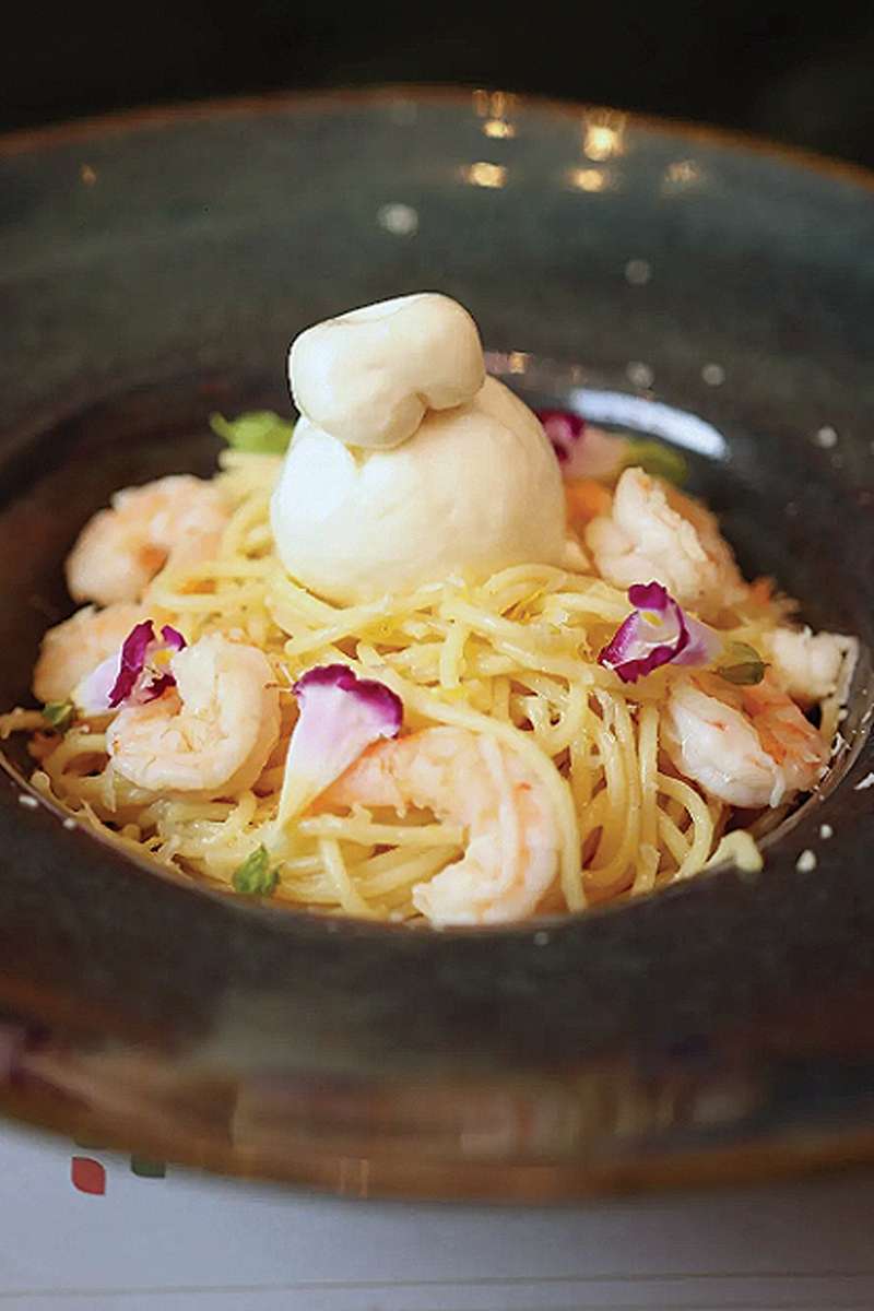 O espaguete de camarão com limão siciliano é outra ótimapedida, além das saladas e entradas deliciosas da casa