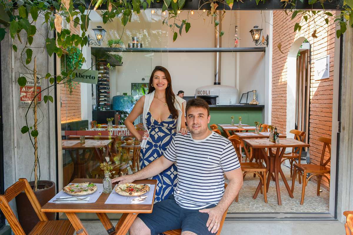 O casal Ana Carolina Szekely e Diego Sanches inova mais uma vez com o lançamento do “Delizia Primaverile”, que é o menu de almoço da Vicoli