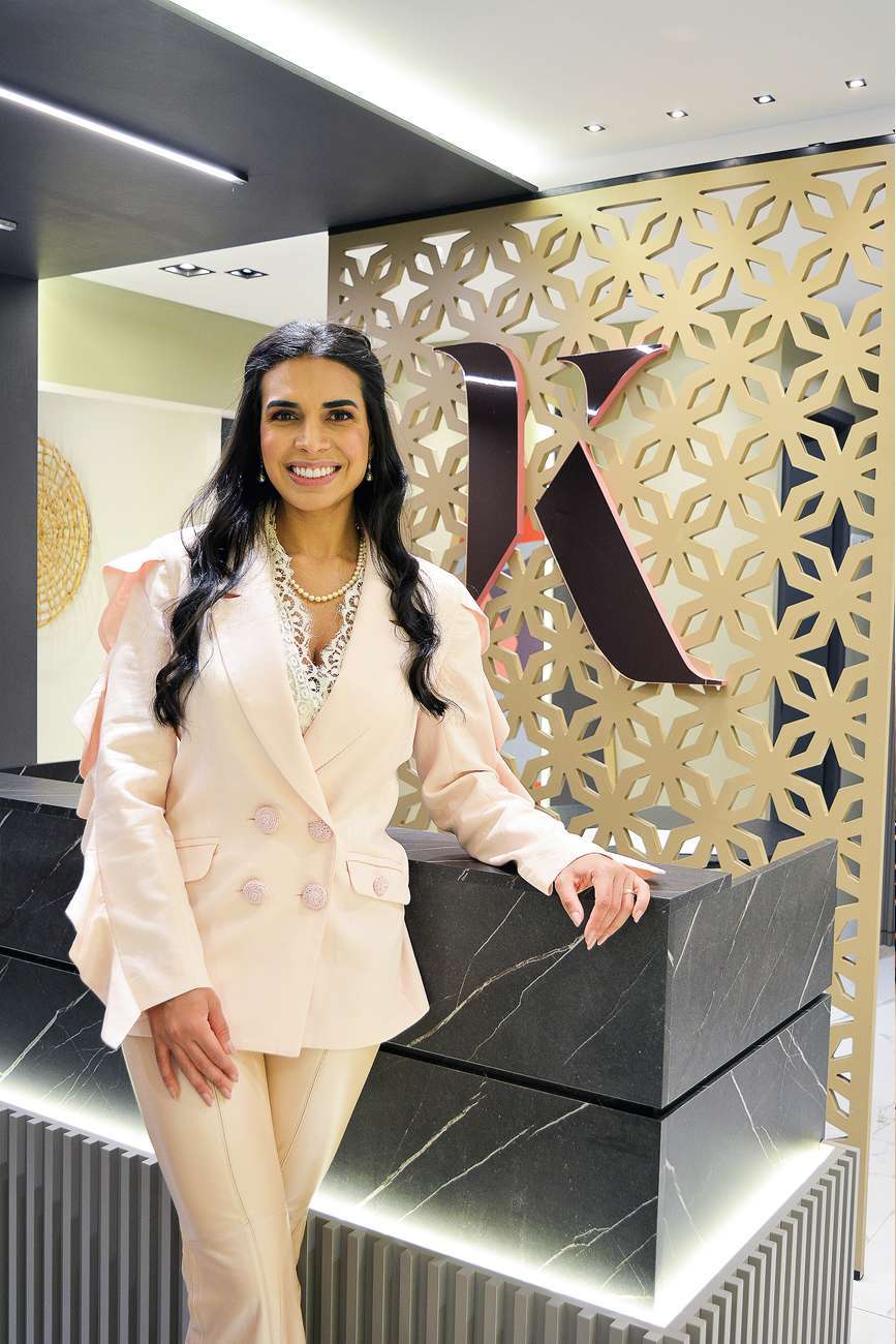 Maju Lemos teve dois momentos marcantes da sua vida registrados pela revista. A sua festa de debutante em 2013, quando foi capa na matéria sobre as festas de 15 anos na cidade e 10 anos depois, formada médica, quando inaugurou a sua clínica nos Cavaleiros