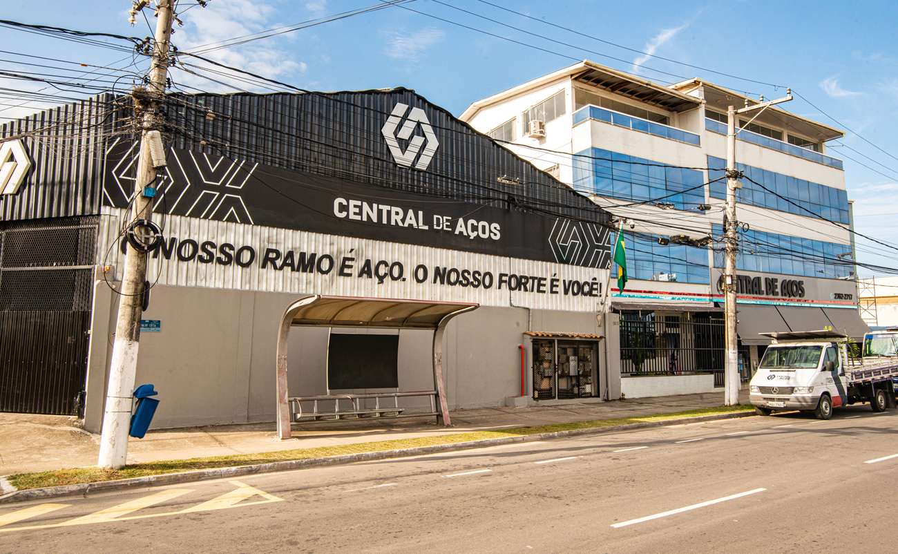 Fachada da Central de Aços em Macaé