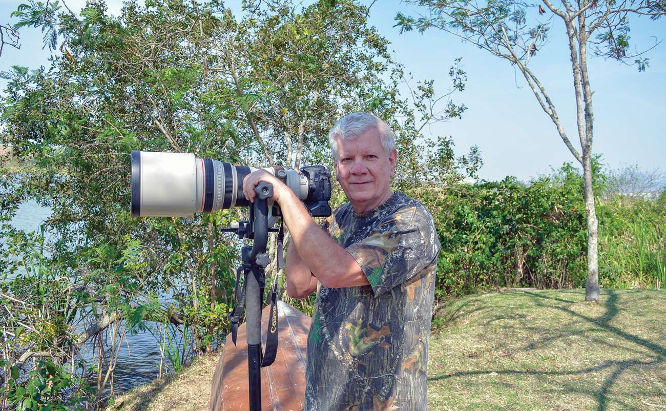 O fotojornalista Romulo Campos já teve sua história contada na seção Perfil da revista e também teve uma foto sua na capa da edição de julho de 2019 sobre o Parque Nacional da Restinga de Jurubatiba