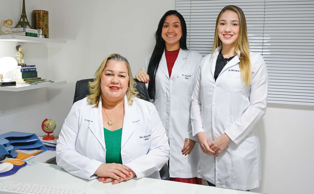 Dra Sheila com as filhas Dra. Letícia Costa Oliveira e a Dra. Júlia Oliveira.