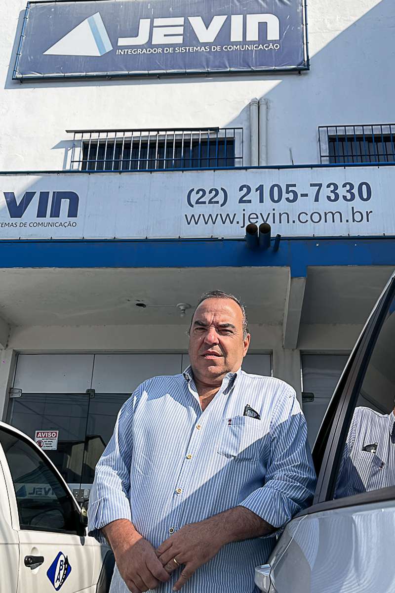 Evandro Cunha é cliente antigo da loja e destaca o prontoatendimento e a qualidade dos serviços