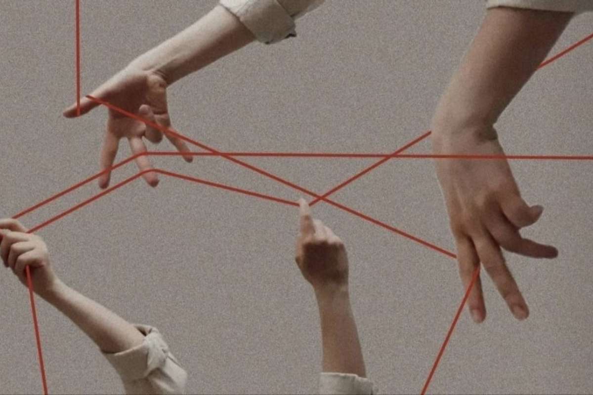 Como um fio invisível, a moda conecta nossas escolhas diárias, traduzindo valores, identidade e cultura em cada detalhe – mesmo quando não percebemos.Fonte: Pinterest