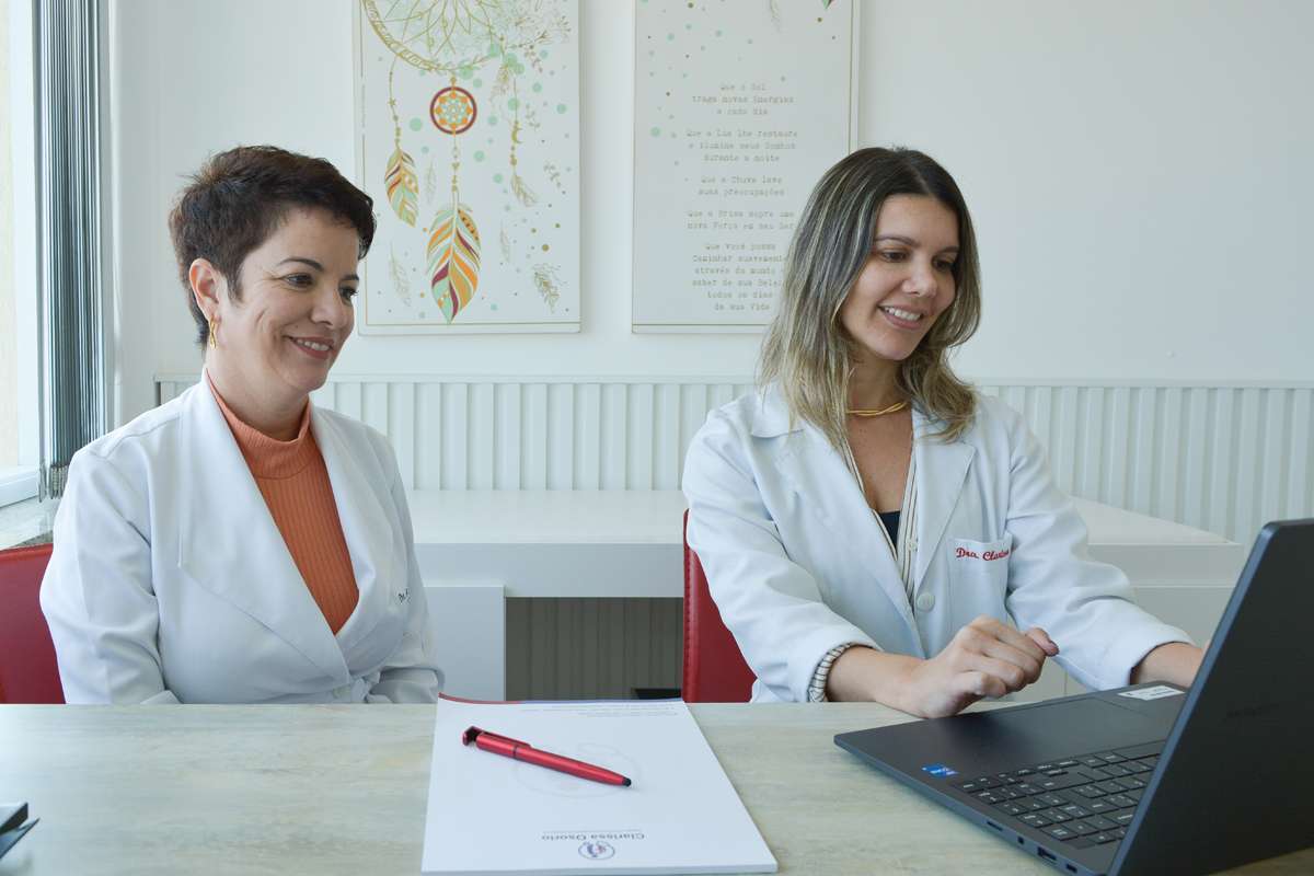 Dra. Liza Negreiros e a Dra. Clarissa Osório são endocrinologistas especializadas e destacam o elevado número de casos de diabetes infantil na população