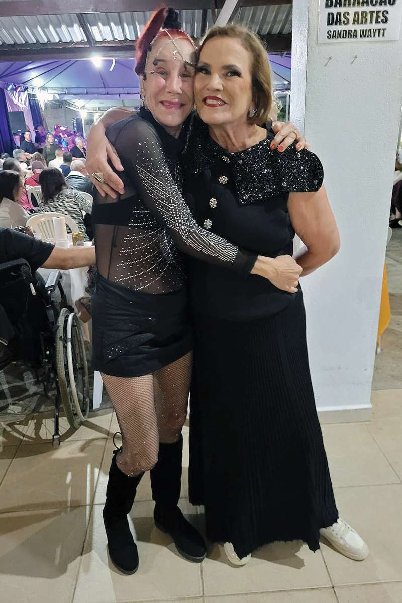 Sandra Wytte com Rita Manhães, que recebeu vários convidados e parceiros na festa maravilhosa dos 35 anos do Sentrinho