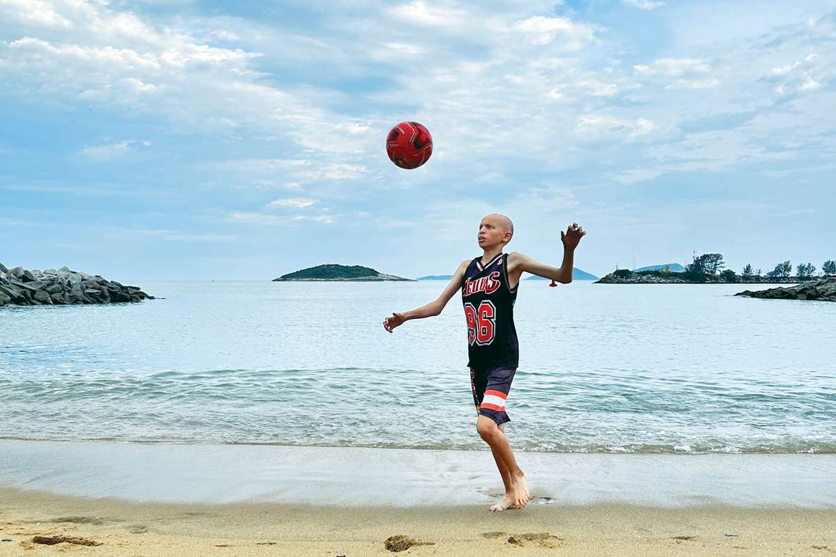 Matheus adora praticar esportes.