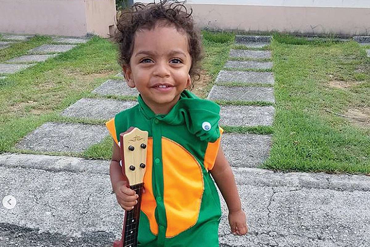 Ravi é apaixonado por música e está entrando na fase das comparações entre as crianças na escola