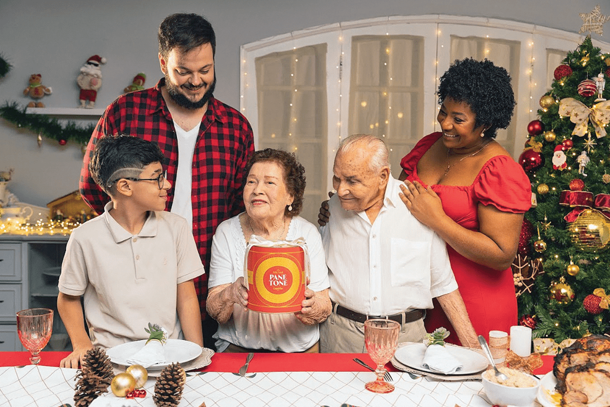Para a campanha de Natal, a Calebito lançou seu panetone artesanal, com fermentação natural, massa leve, chocolate premium e frutas selecionadas