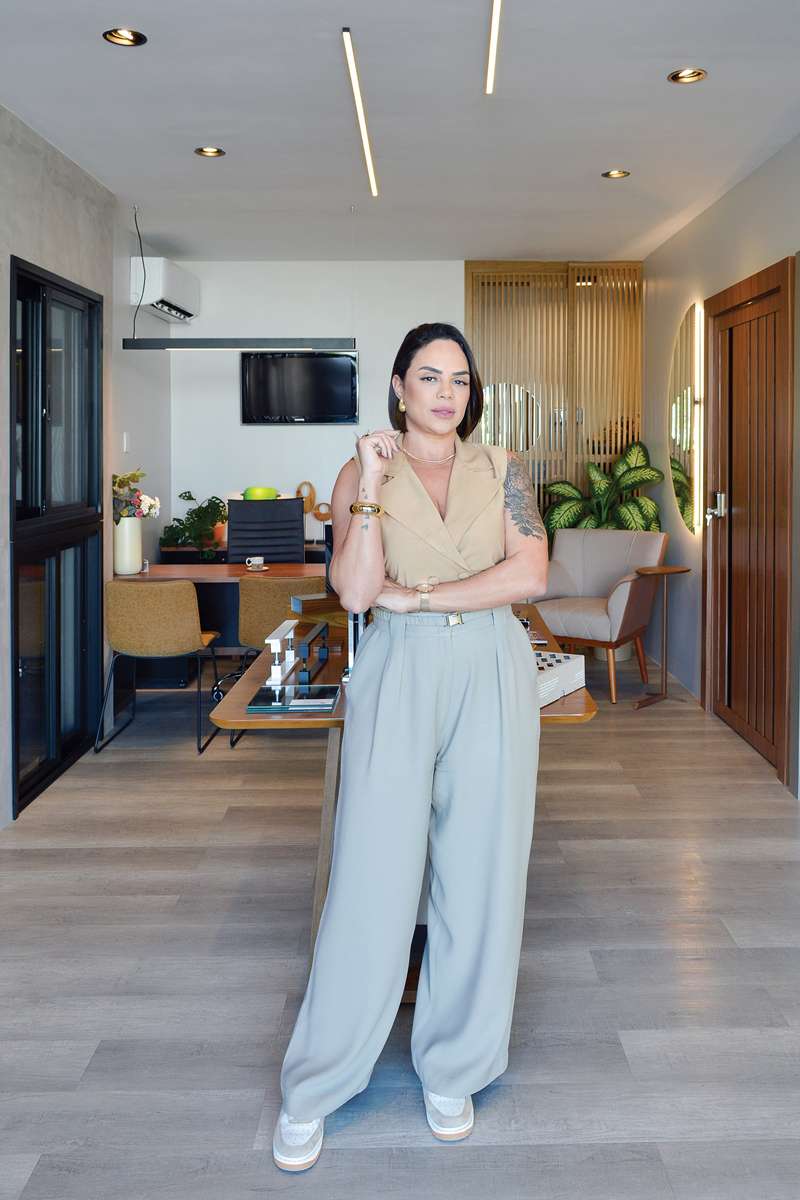 Beatriz Araújo pensou no conforto e bem-estar do cliente na hora de montar o novo showroom da Criare Vidros em um espaço personalizado