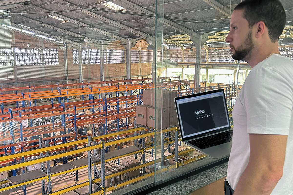 Marlon Luís é o Gerente Comercial da nova Base Rio Logística da Viana Offshore, em Duque de Caxias, com uma área superior a 2 mil m2