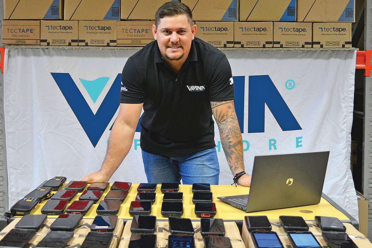 O Gerente de Logística Marlon Luis destaca o novo sistema WMS (Warehouse Management System), um dos mais avançados do mercado