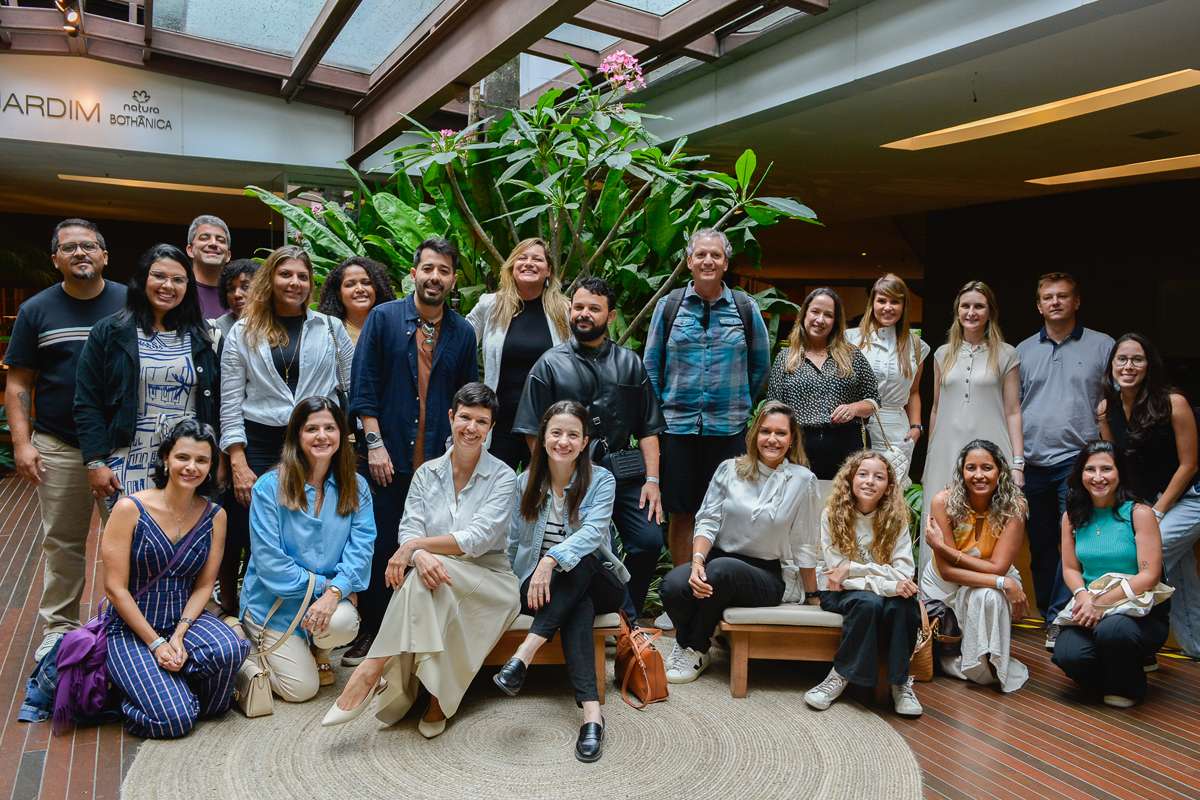 A arquiteta Lívia Melo levou um grande grupo de clientes e parceiros para uma visita guiada a CASACOR Rio, mais uma vez, agora em setembro. (Foto Alle Tavares)