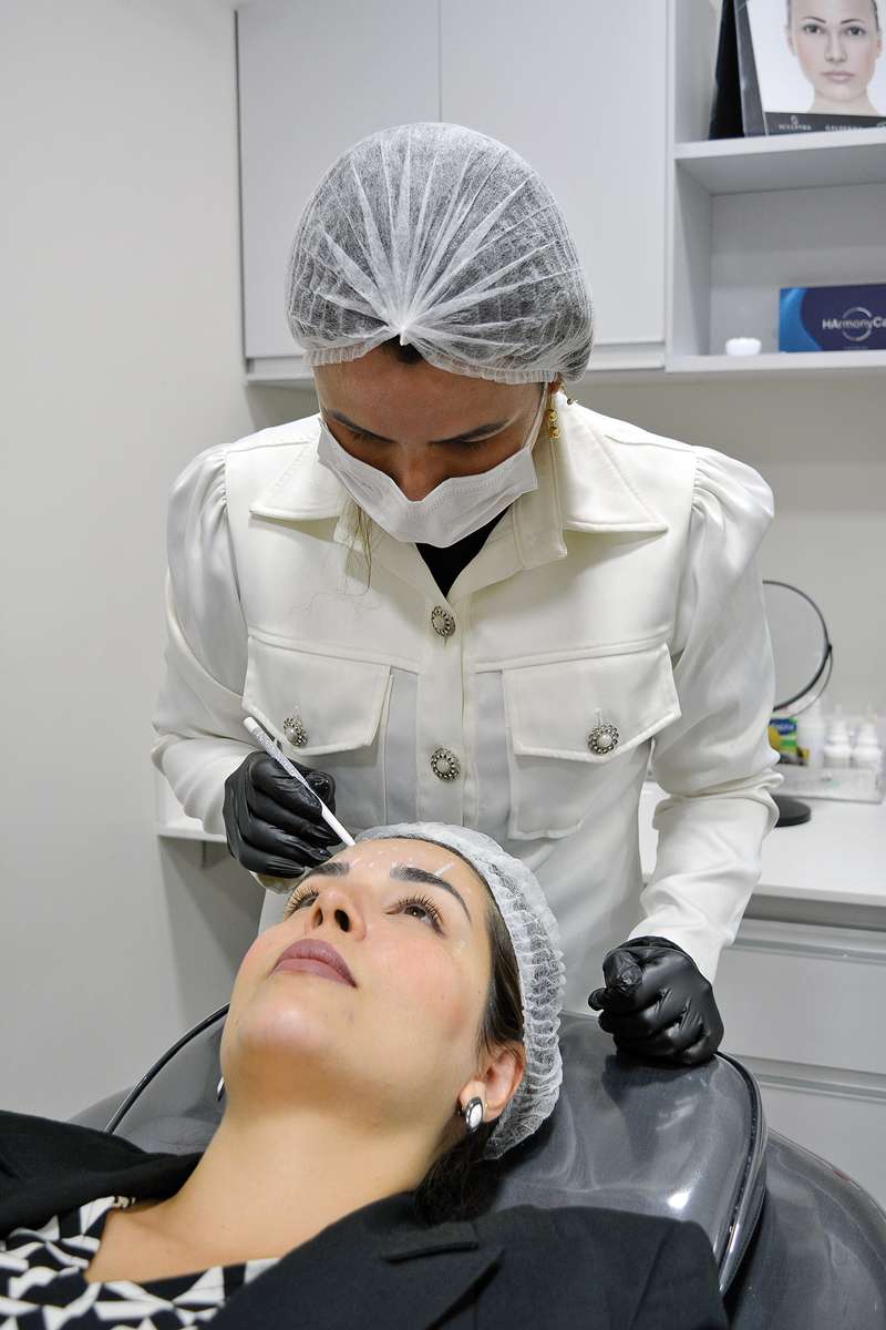 Nathalia Mustafa fez harmonização facial na Botoclinic e o resultado foi elogiado por sua família e amigos.