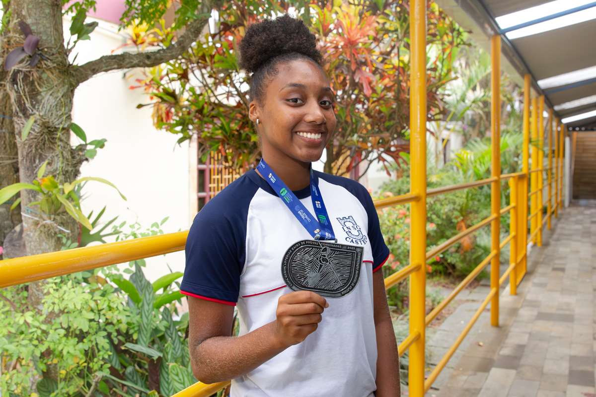 Luiza Teixeira Araújo, da 1ª série do Ensino Médio do Instituto Nossa Senhora da Glória
