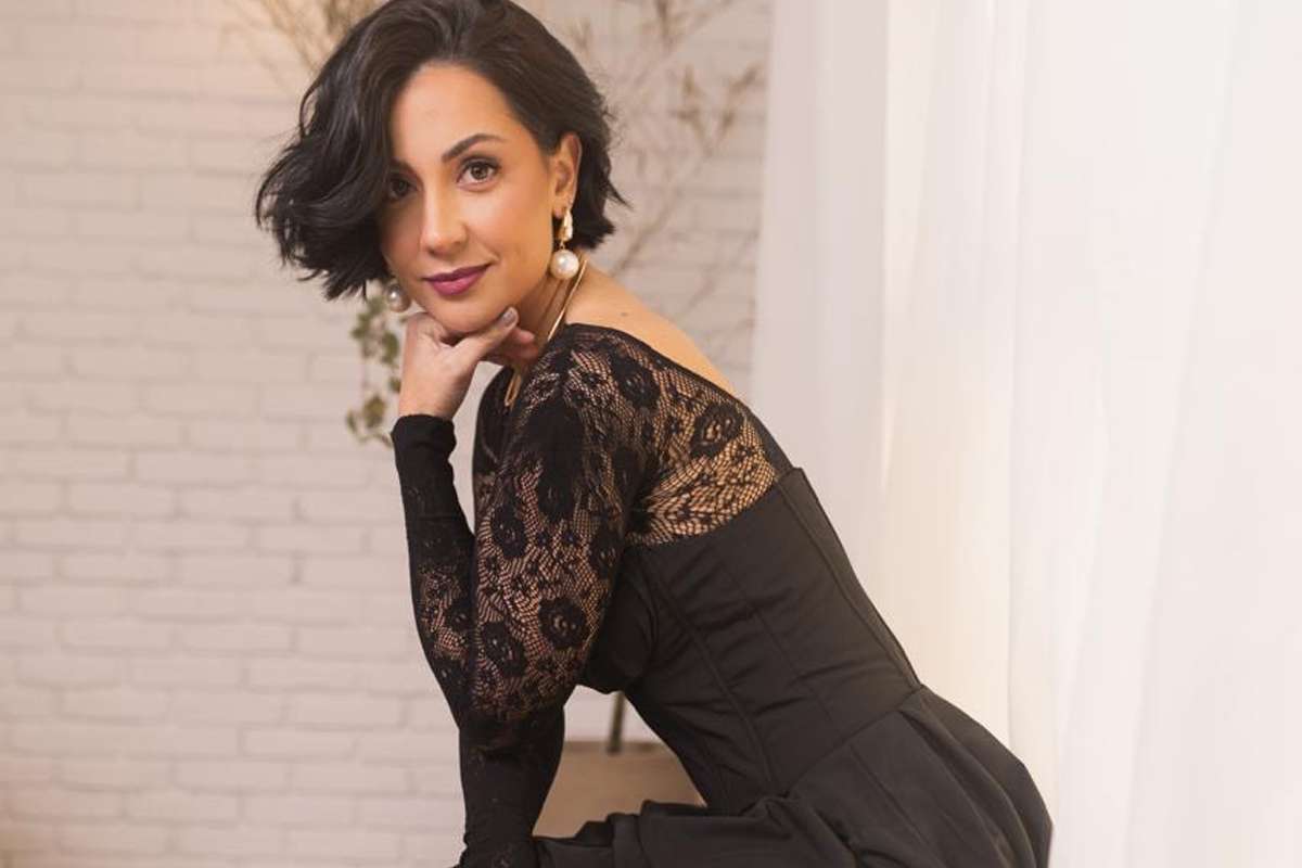 Evelyn Pinot é Consultora de Imagem e Estilo. Especialista em Moda, Comportamento e Tendências Fashion.