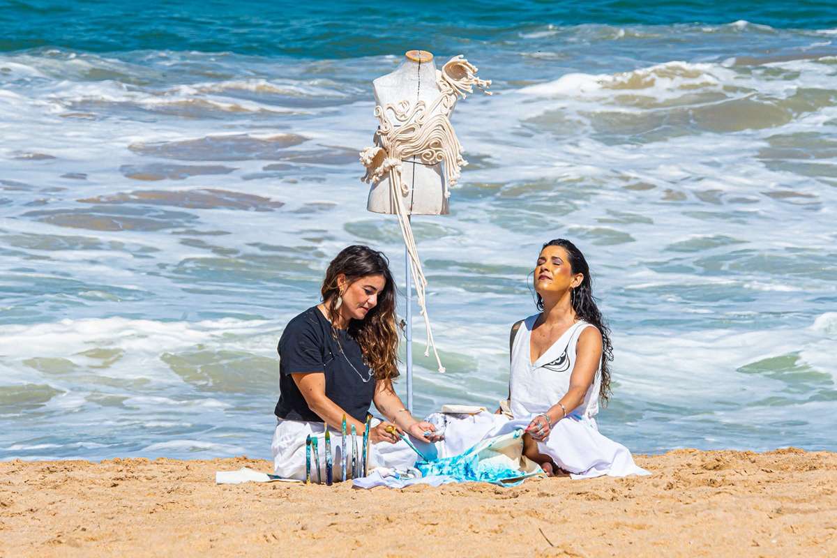 Artista macaense Mari Ladeira assina figurino inédito para Tati Veras para o show do Raiz do Sana. (Foto Leandro Foca)