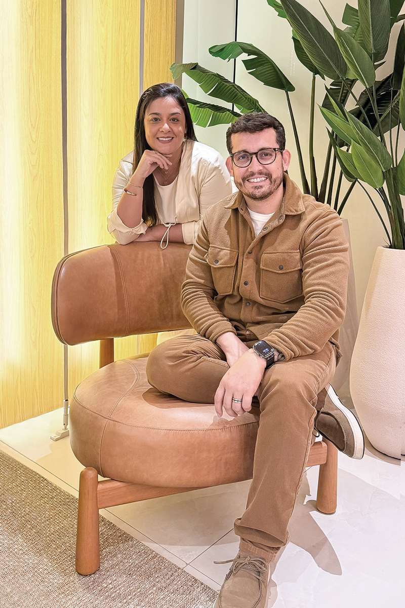 Camila Jardim e Alexandre Gomes, uma parceria de sucesso e confiança, entre a criação da arquiteta e a parte técnica feita pela Forte Eletroluz. (Foto Alle Tavares)