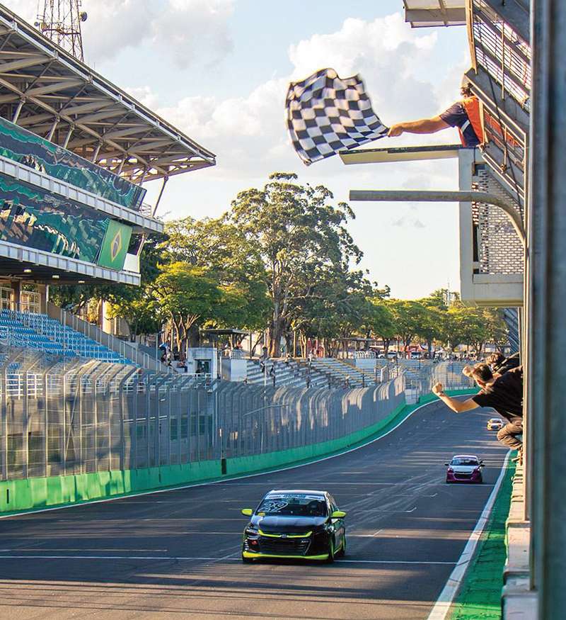 O piloto macaense conquistou o título da Endurance Road to 1000 Milhas.
