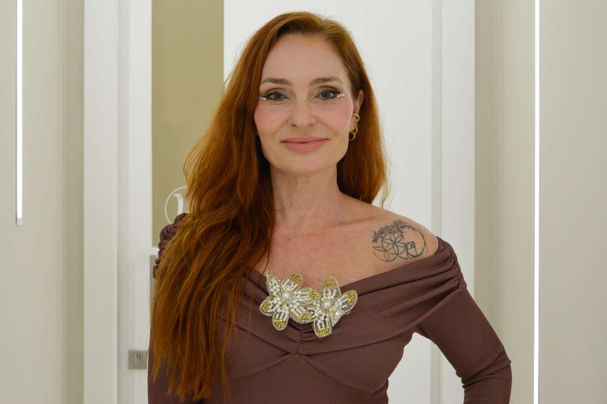 Flávia Vasconcelos É jornalista, astróloga e poetisa. @flaviaastrologia