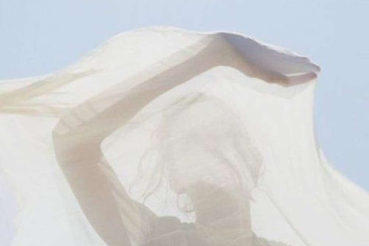 Tecidos naturais como linho, algodão e viscose garantem conforto sem abrir mão da sofisticação. Fonte: cosmo