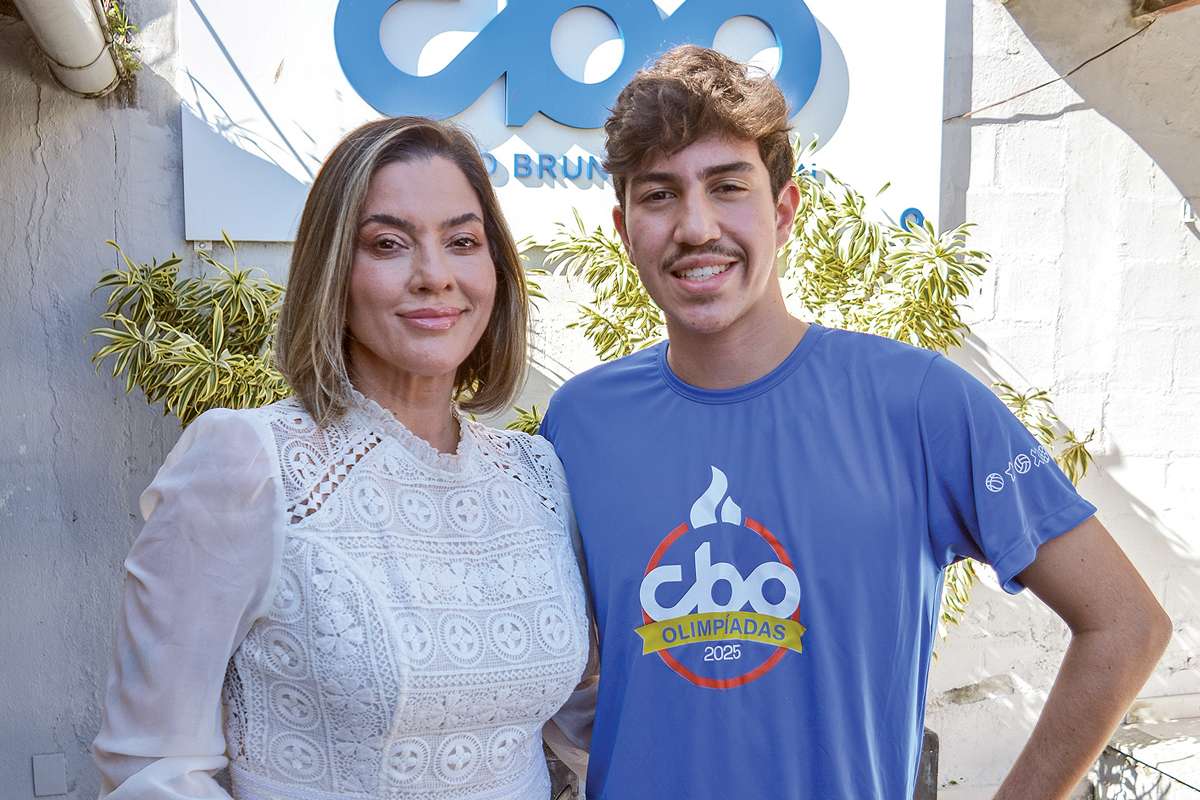 Priscila Bastos Rios com o filho Bernardo. Ela e o marido Luiz Miguel de Andrade relatam que receberam muito bem a novidade, pois como as duas escolas são muito conceituadas na cidade, esta união só pode trazer benefícios. (Foto Alle Tavares)