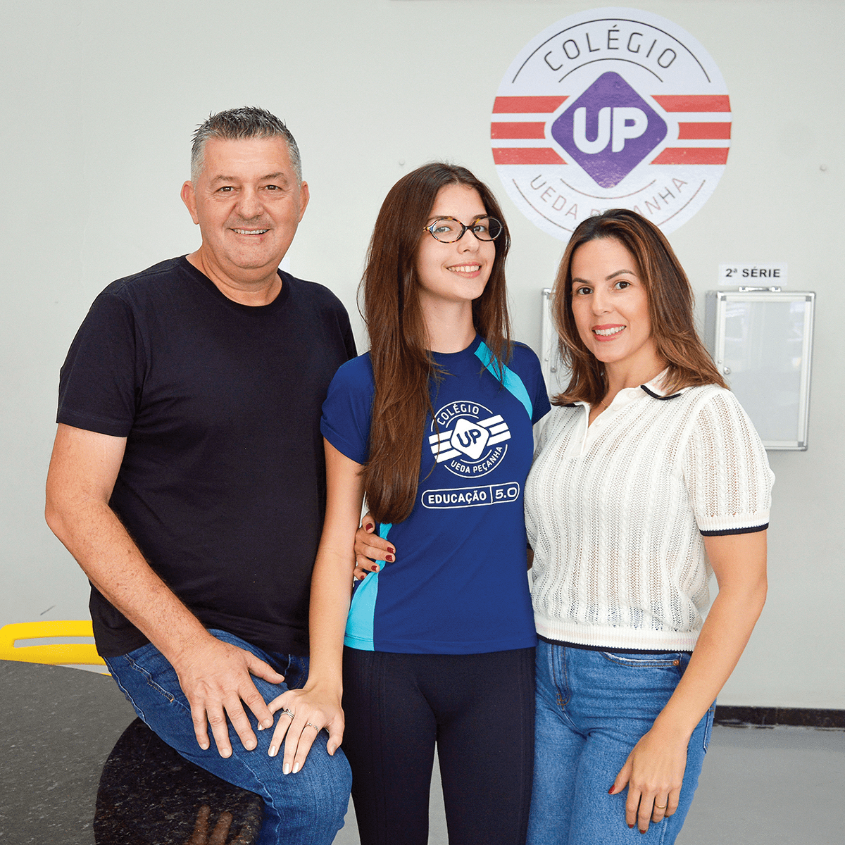 Renato Nicoli e sua esposa Mikaele têm expectativas positivas para o tão esperado ano de vestibular de sua filha Loreza, de 16 anos. Elesconfiam na qualidade do ensino e na seriedade da equipe