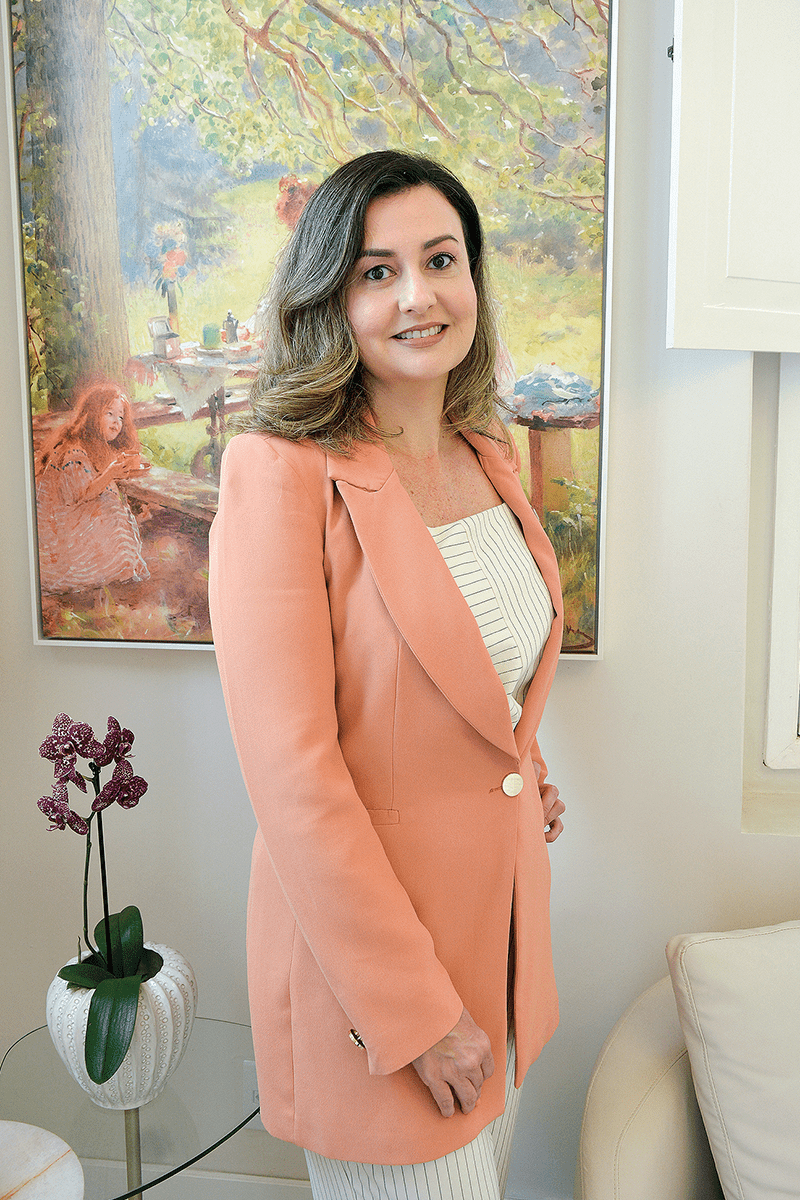 A infectologista, mestre pela UFRJ, Dra. Michelle Pessanha Pinto Azevedo, frisa os benefícios da oxigenoterapia, aumentando a oxigenação dos tecidos profundos, reduzindo a proliferação bacteriana