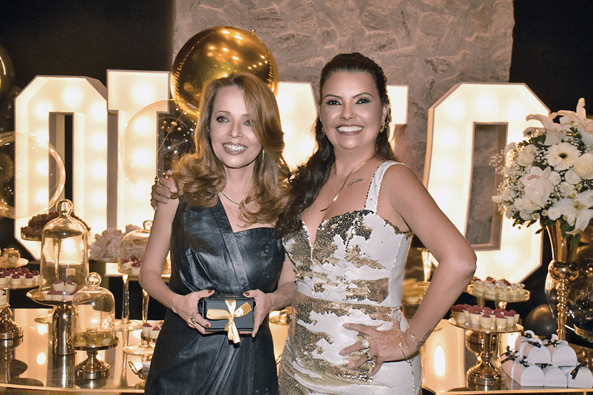 Andrea Tolentino com Angélica. Ela é cliente da Olmo Joias há quase 30 anos e prestigiou o evento comemorativo da joalheria