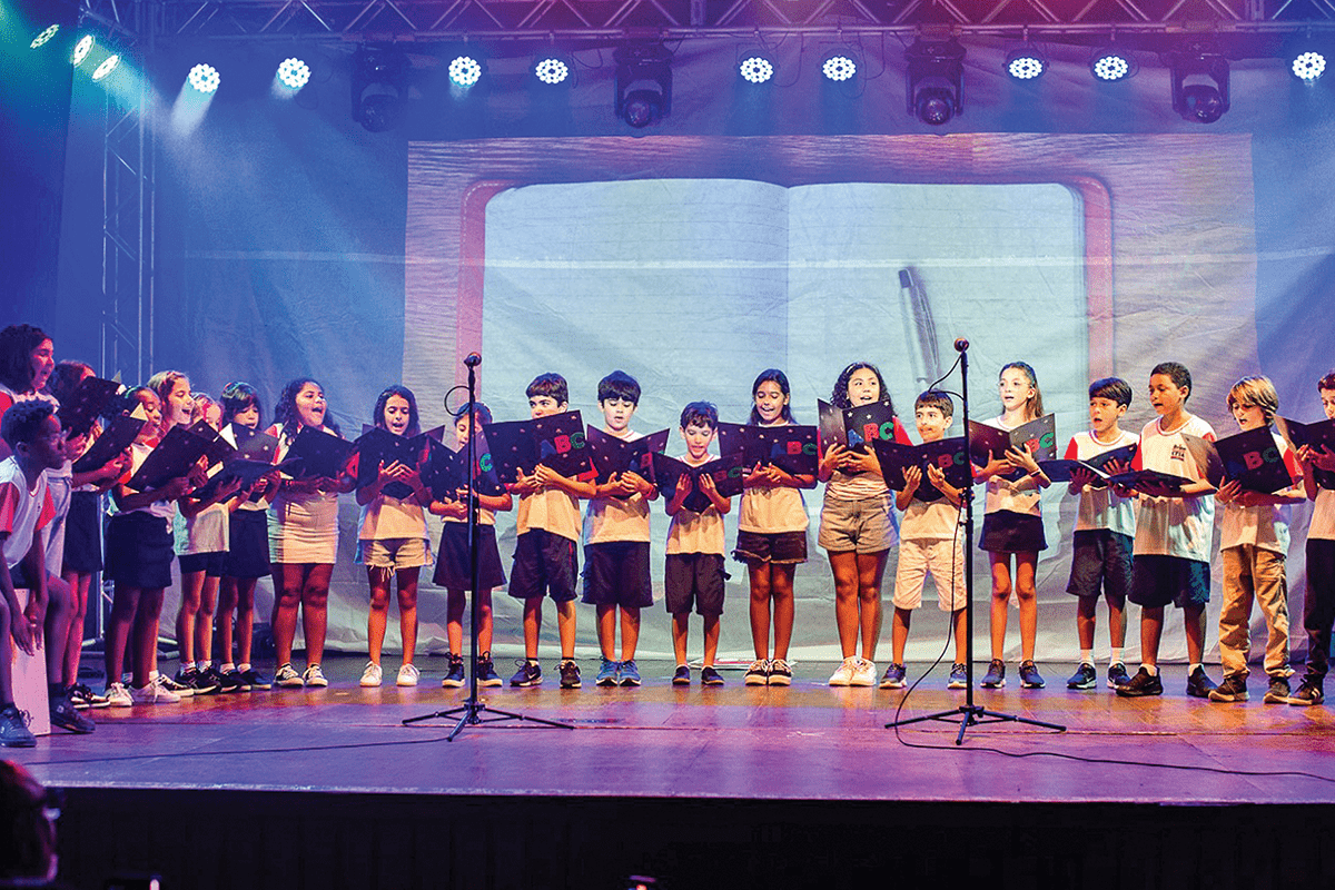 O CEIA promove vários eventos, como o Festival de Poesia, para promover a integração social entre as famílias e o desenvolvimento socioemocional dos alunos