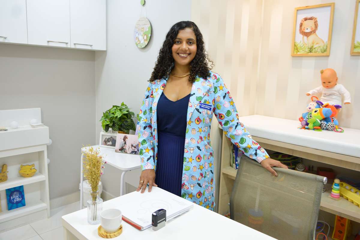 Formada pela Faculdade de Medicina de Campos, Dra. Christine Cooper fez as residências de pediatria e neonatologia. Em seguida, começou a estudar medicina integrativa e fez pós-graduação em homeopatia. (Foto Alle Tavares)