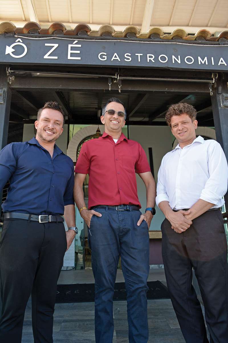 Sob a direção dos irmãos Vitor, Gustavo e Danilo Campos Neves, oÔ Zé Gastronomia oferece personalização total das festas. O cliente escolhe
o formato e a equipe entrega o pacote completo. (Foto Alle Tavares)