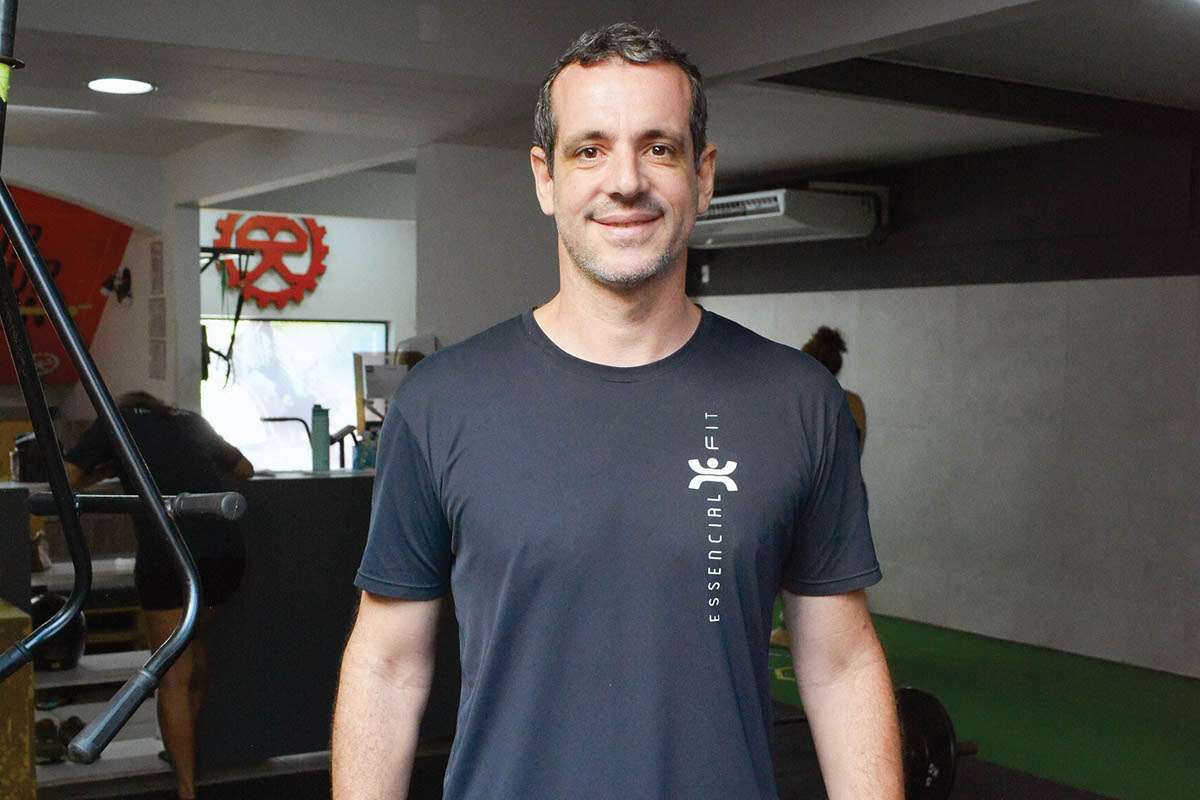 Rafael Köhler É Professor de Educação Física, Pós-graduado em Fisiologia do Exercício, Atividade Física Adaptada e Saúde. Reabilitação cardíaca pelo INCOR. Instagram: @essencialfit