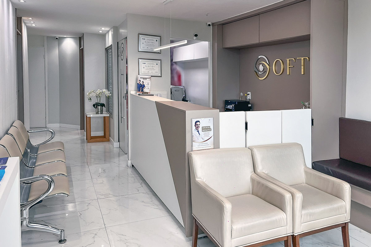 Os oftalmologistas Dr. Glauco Gomes e a Dra. Liz Pimentel estão à frente da OFT, onde os pacientes encontram estrutura para diagnóstico e tratamento de diversas doenças oculares, com equipamentos modernos. (Foto Alle Tavares)