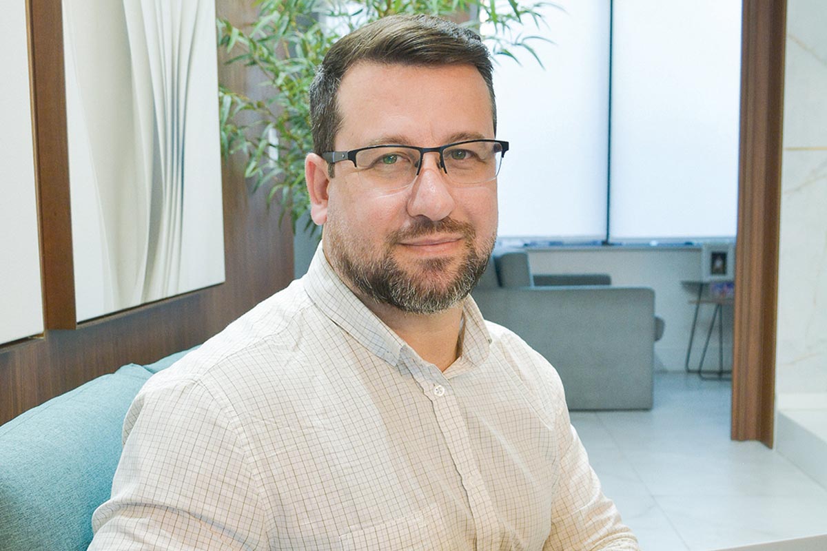 O médico intensivista Dr. Vitor Tardin oferece um serviço de acompanhamento clínico para pacientes internados, por motivo cirúrgico ou não. (Foto Alle Tavares)