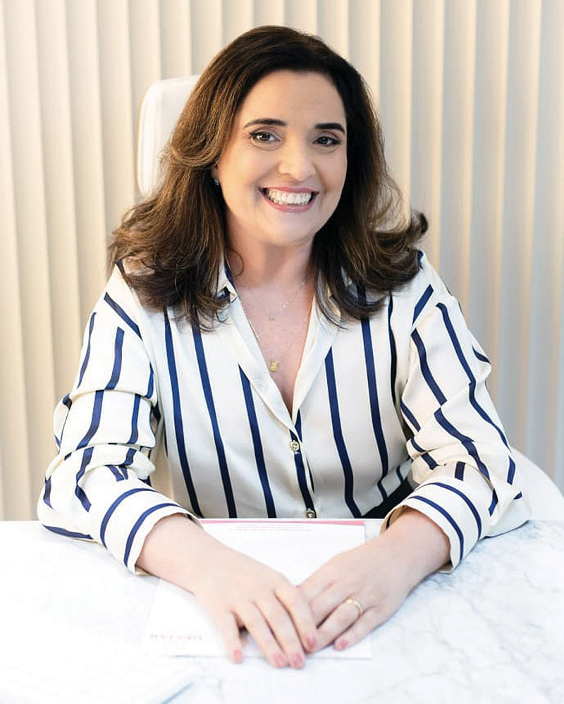 Segundo a ginecologista Dra. Alessandra Lofiego, a fertilidade feminina é impactada pela idade, o chamado relógio biológico e as mulheres tem tentado engravidar cada vez mais tarde