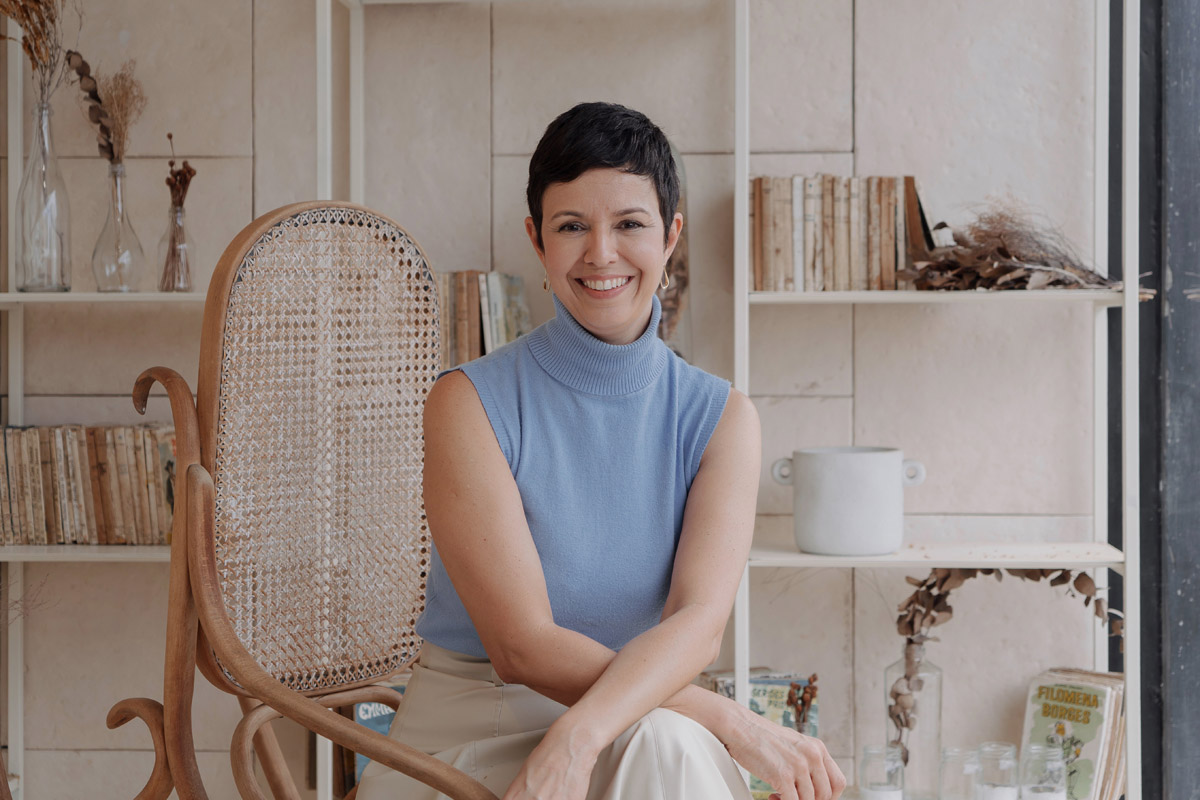 Lívia Melo Arquiteta e Desing Apaixonada por transformar espaços em narrativas vivas, utilizando a arquitetura afetiva para criar ambientes que despertam memórias, emoções e conexões verdadeiras.