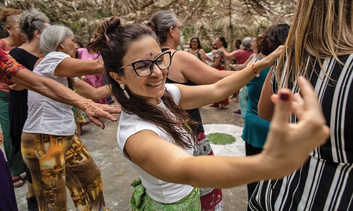 Aline Bittencourt fez a Dança Circular com a Cléo e também buscou atendimento individual com a terapeuta