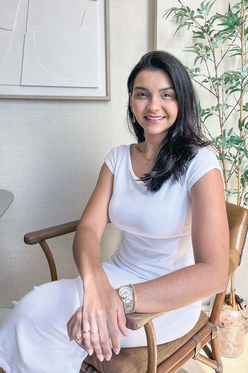 A Clínica Peres Dermo foi fundada pela dermatologista Dra. Vera Peres, que hoje conta com a presença das filhas, a dermatologista Dra. Pérola Peres e a Dra. Cicianne Peres, especializada em medicina integrativa. (Foto Ana Amado)Nicole Cristine Trevisan Furtado Fontes foi atendida pela Dra. Vera, faz procedimentos estéticos com a Dra. Pérola e também tratamentos com a Dra. Cicianne. (Foto Alle Tavares)