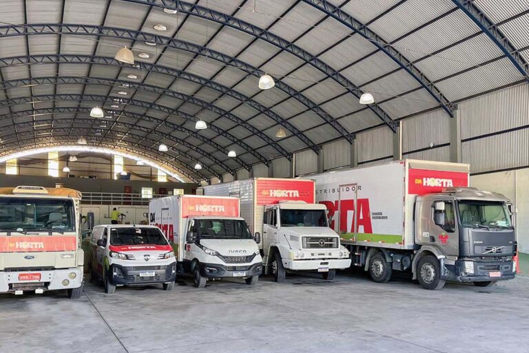 O Da Horta Distribuidor movimenta cerca de 300 toneladas mensais de alimentos, entre frutas, legumes, verduras e hortaliças, abastecendo hotéis, restaurantes, supermercados e hortifrutis da região. (Foto Alle Tavares)