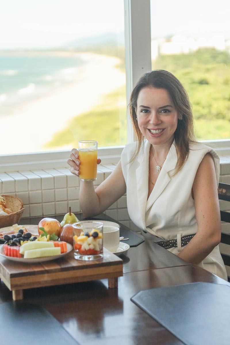 Isabel Tunas, do hotel Royal Kingdom, ressalta o atendimento prestado e diz que, na hotelaria, cada detalhe importa e a qualidade dos insumos que oferecem aos hóspedes faz toda a diferença na experiência. (Foto Alle Tavares)