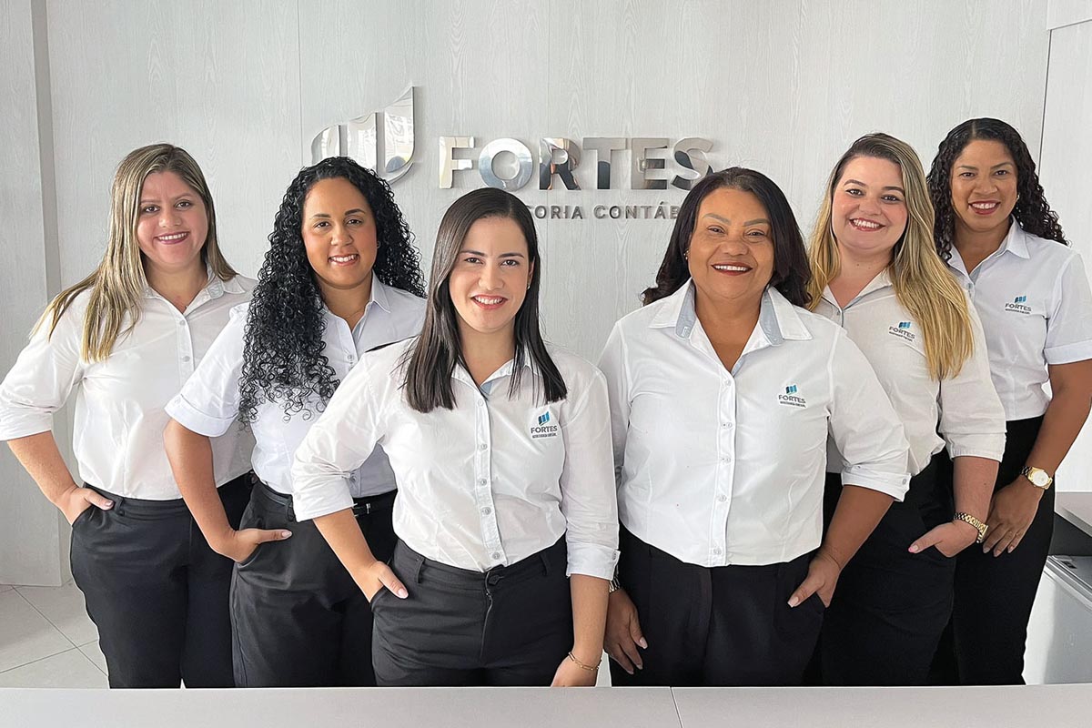 A Fortes Assessoria Contábil, fundada por Valéria Fortes e Adriana Costa há 25 anos, é integralmente liderada por mulheres e composta por um quadro feminino de profissionais. Da esquerda para a direita: Daiana Louzada, Letícia Mello, Monique Lacerda, Cristina Rodrigues, Michelle Toledo e Fabiana Fernandes. (Foto Alle Tavares)