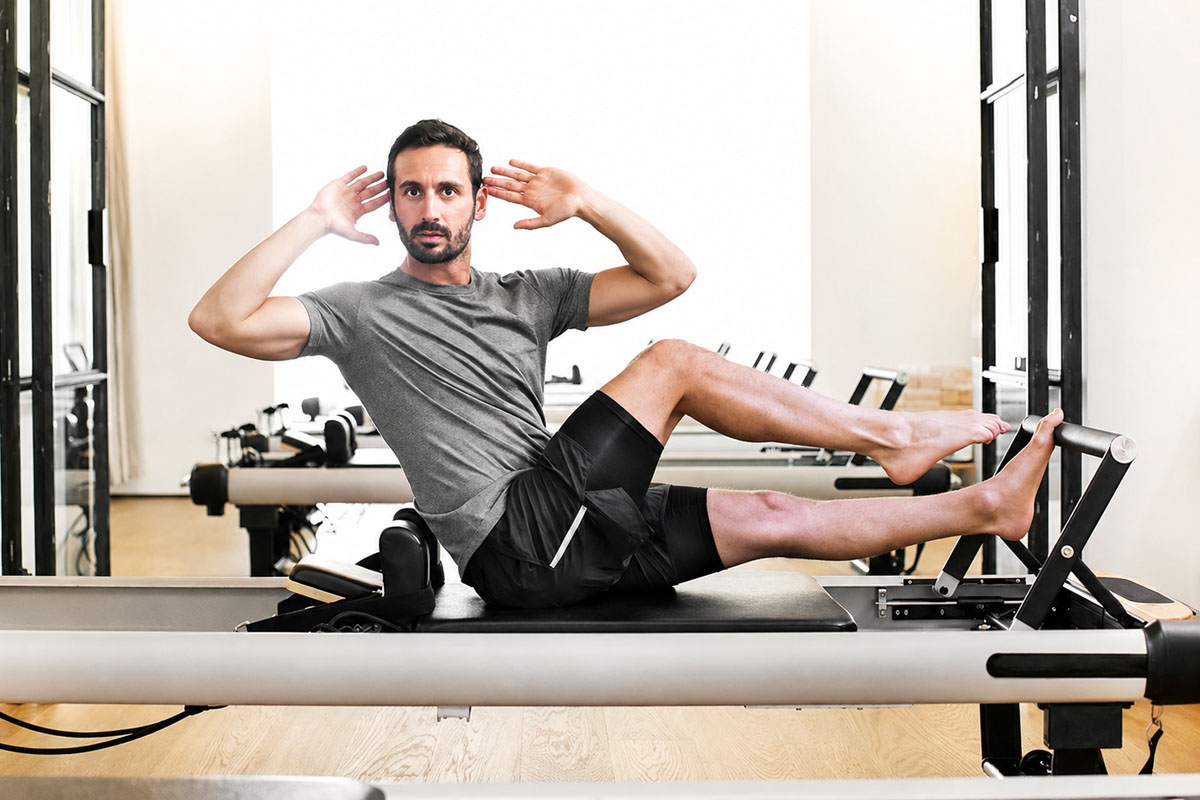 De exercício visto como “leve” a uma das modalidades que mais crescem no Brasil, o Pilates conquistou homens e mulheres que buscam força, mobilidade, equilíbrio e uma maneira mais inteligente de cuidar do corpo.