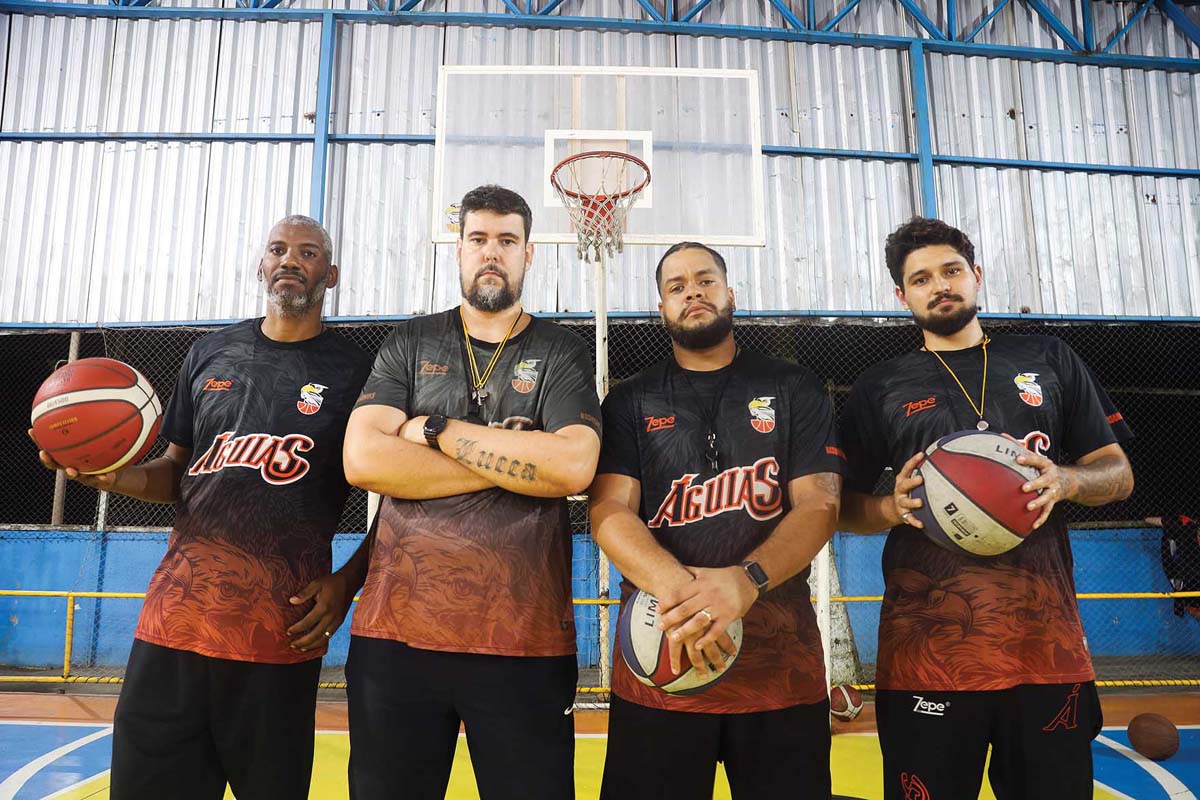 A equipe técnica do Águias Basketball. Da esquerda para a direita: Marcelo Melo, Mário Meirelles, Patrick Neiva e Matheus Miranda. (Foto Alle Tavares)