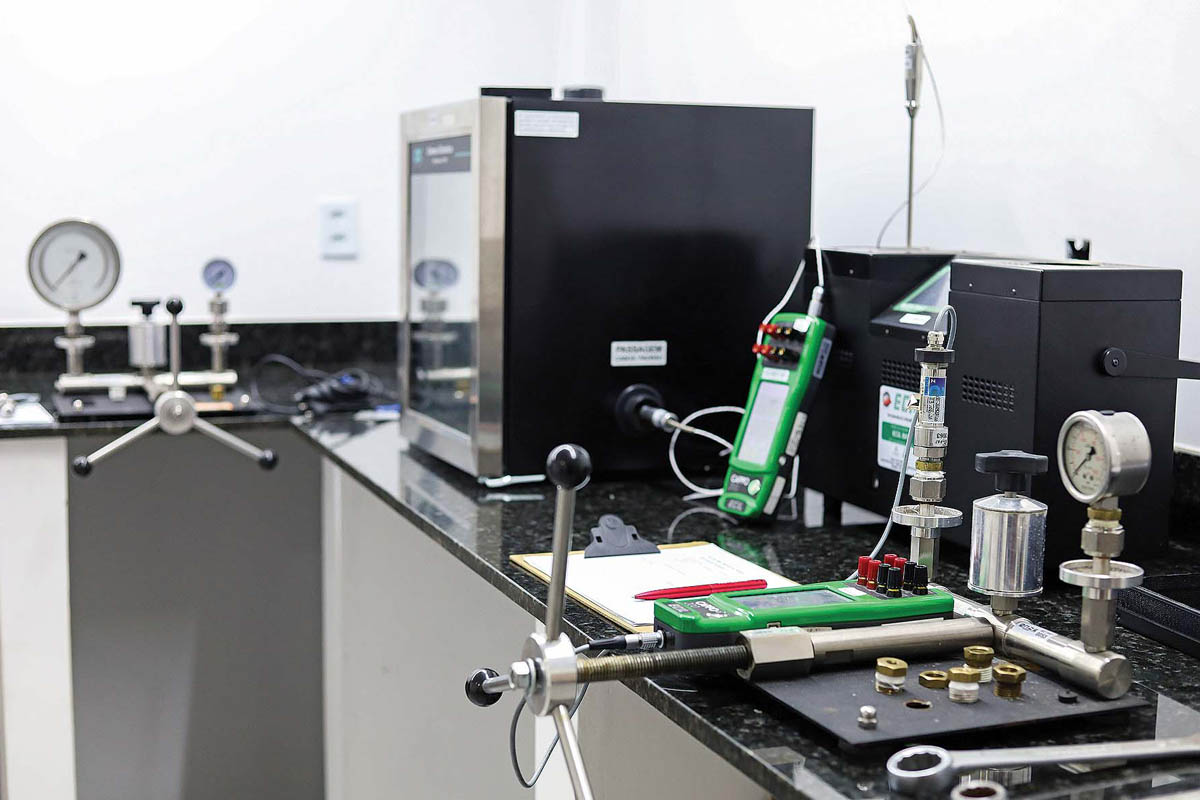 O laboratório da Onze Offshore está estruturado para fazer a verificação e certificação de equipamentos utilizados no setor de óleo e gás com credibilidade e confiança de mais de 08 anos de mercado. (Foto Alle Tavares)