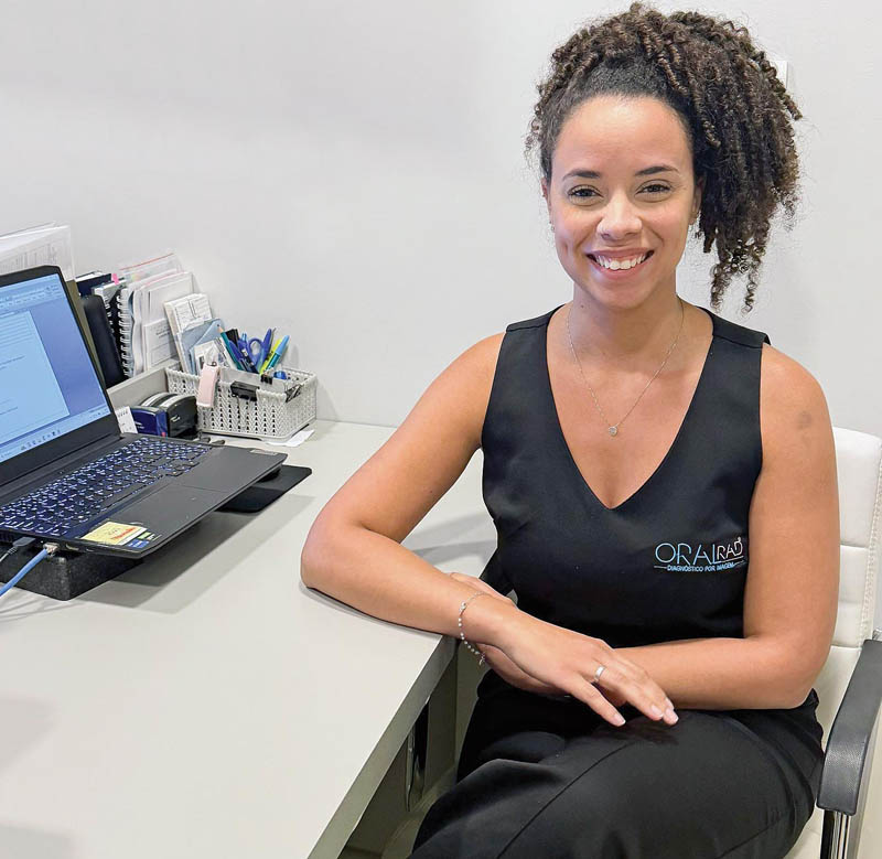 A Oral Rad também se destaca pelo atendimento humanizado e pela equipe treinada, formada por profissionais experientes que acompanham a clínica há muitos anos, como a gerente Alyne Ribeiro. (Foto arquivo)